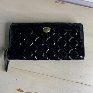 COACH F50538 BLACK PEYTON EMBOSSED PATENT LEATHER ZIP WALLET BLACK
